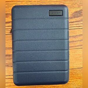 Away x United Airlines Mini Travel Case